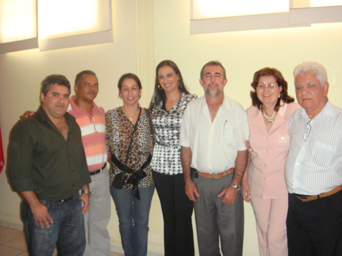 Marcelo, Toninho, Vanessa, Rita Passos, Zinho, a primeira-dama Cacilda Arroyo e o secretário da Promoção Social, Luiz Carlos da Silva